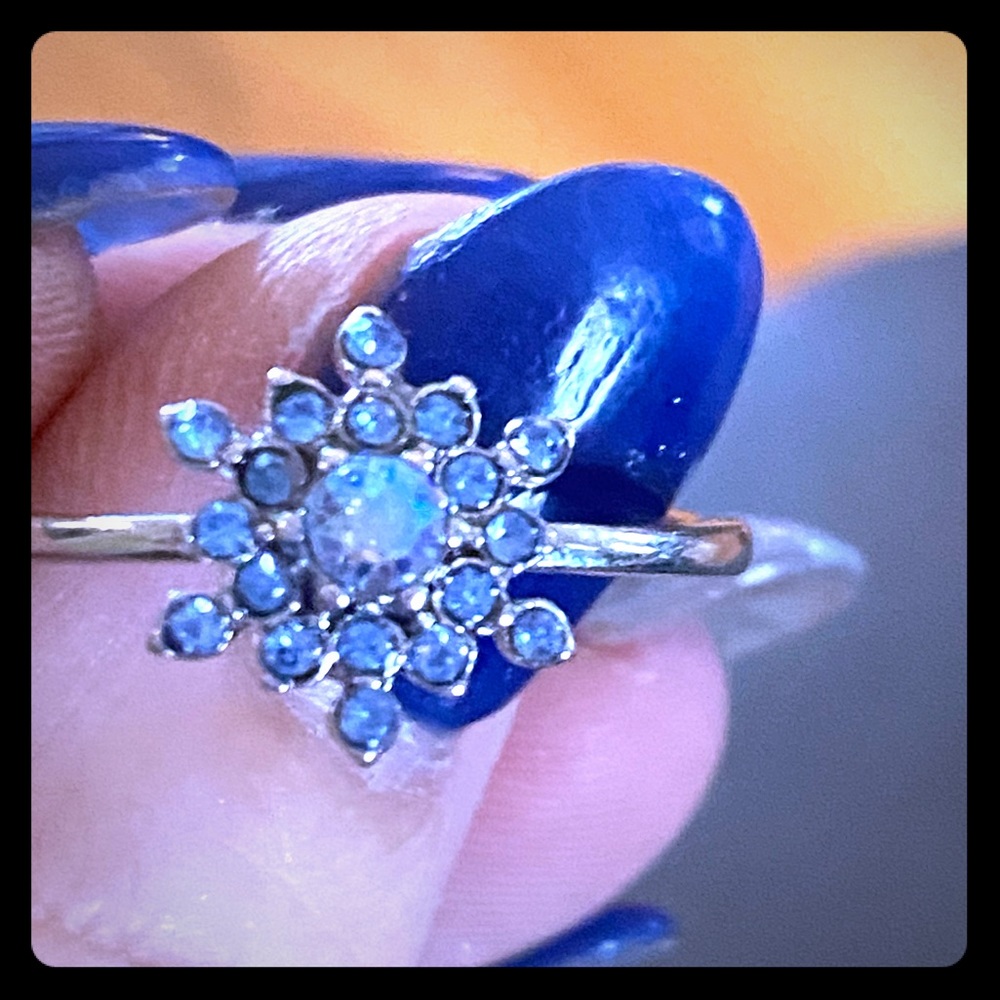 Size 8 snowflake ring